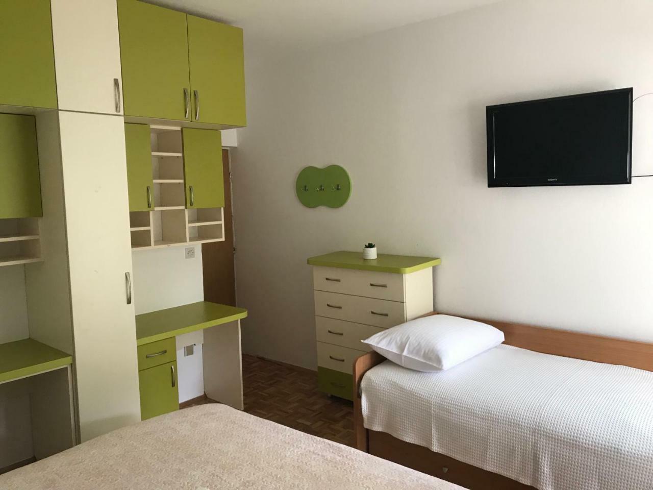 Apartman Ive Starigrad Paklenica Exterior foto