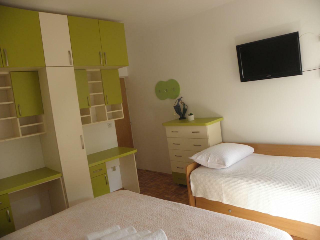 Apartman Ive Starigrad Paklenica Exterior foto